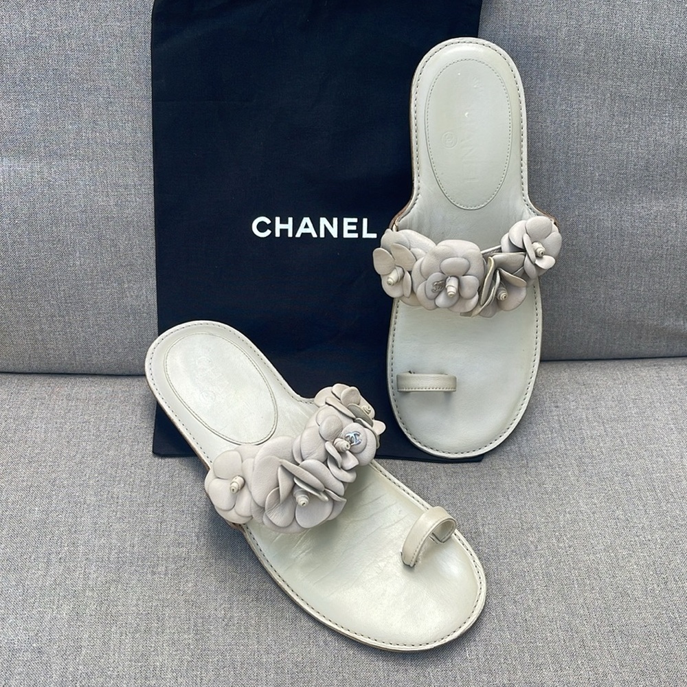 CHANEL Leather Camellia Sandals with Silver CC accents - Picture 6 of 12